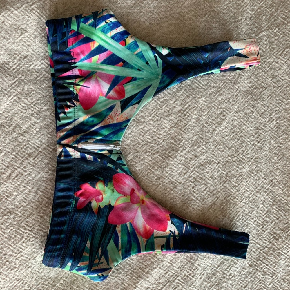 ❌SOLD❌ Stone Fox Swim Zoey Top - Picture 2 of 3